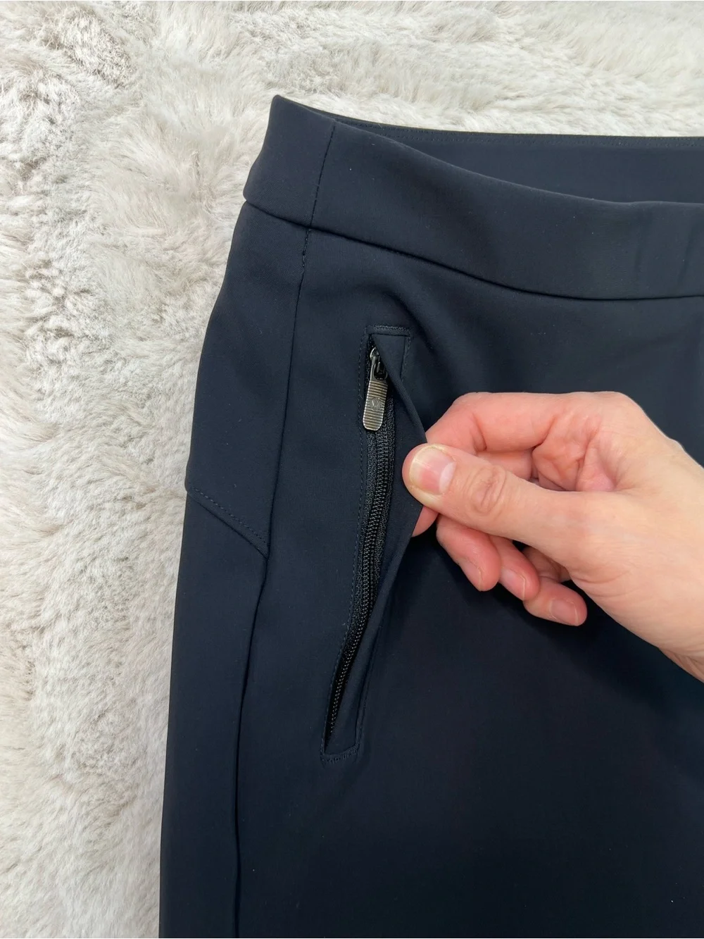 Lululemon On The Move Pant Black Size 8 Travel Friendly Zip Pockets Stretch EUC - Picture 9 of 15